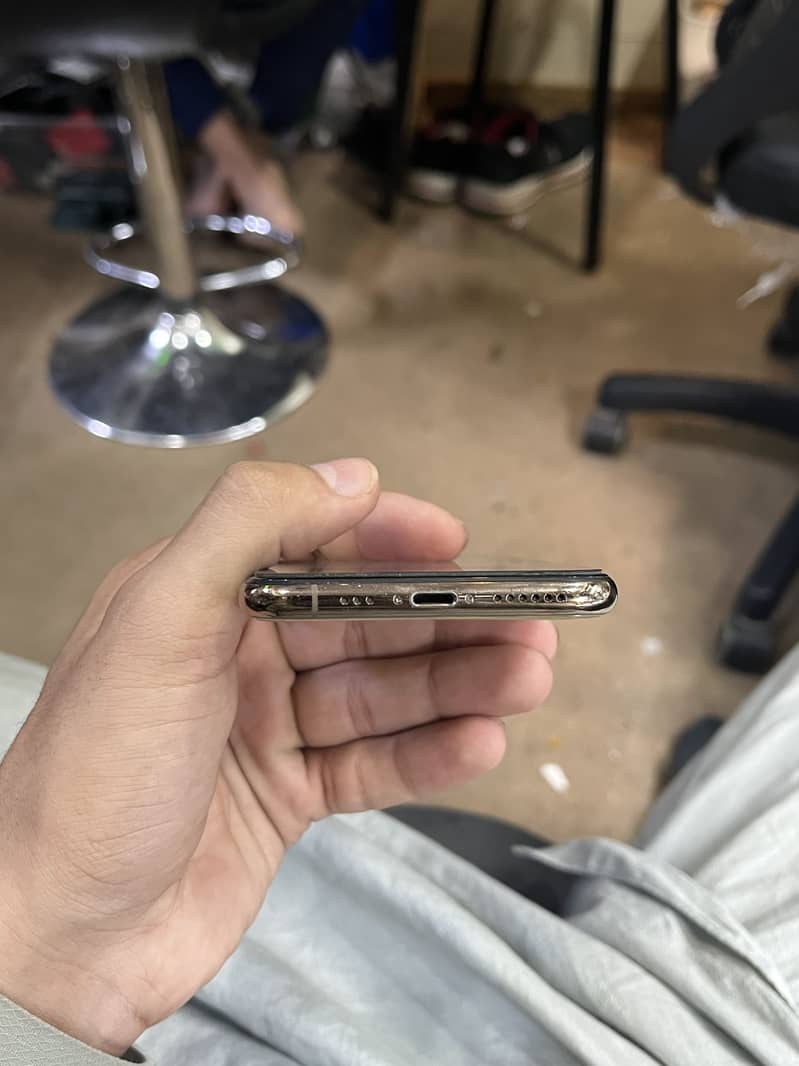 Apple iPhone XS 1