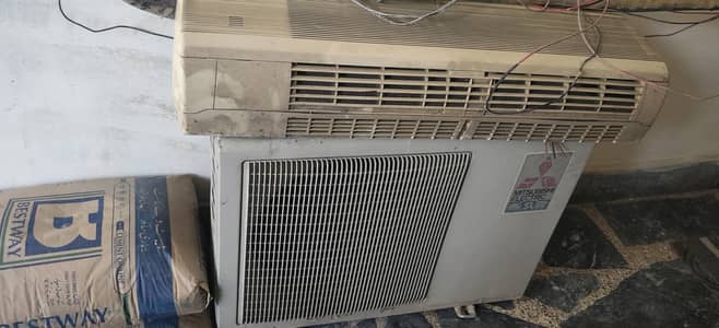 Two ton good condition split Ac available for sale