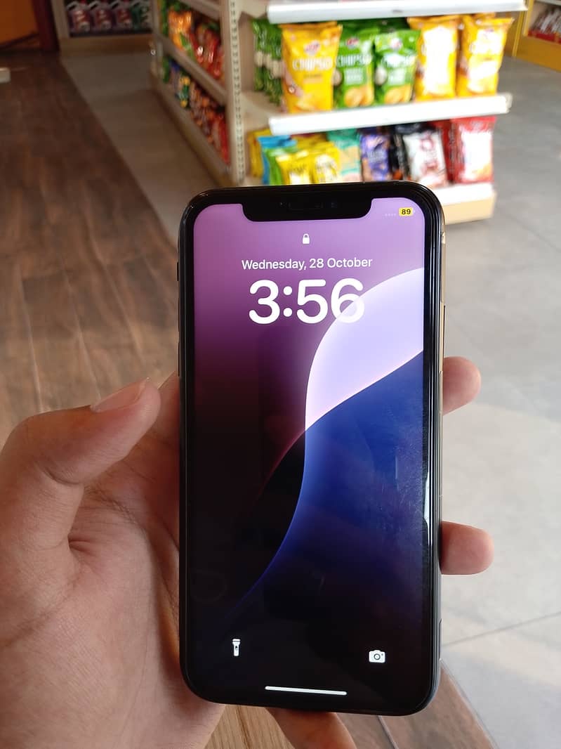 Apple iPhone XR 0