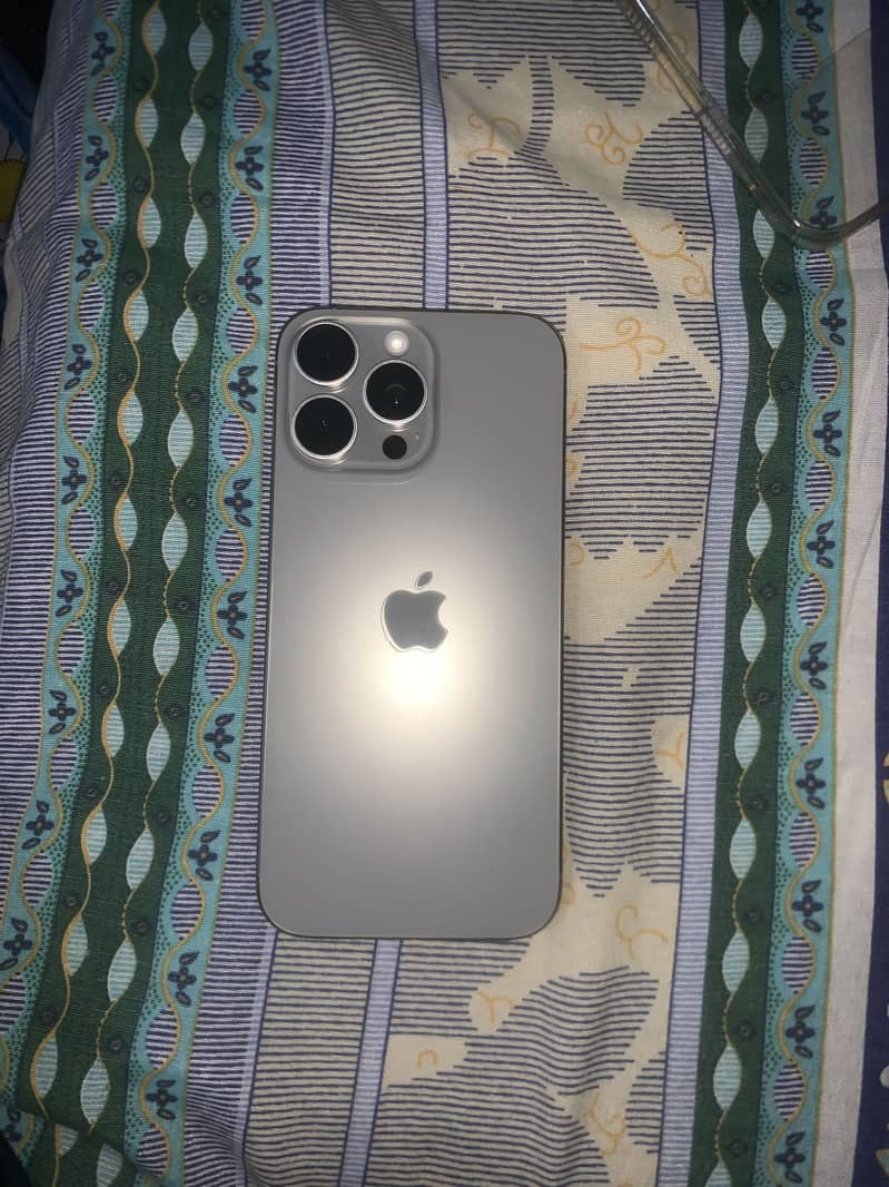 Apple iPhone 16 Pro Max 0
