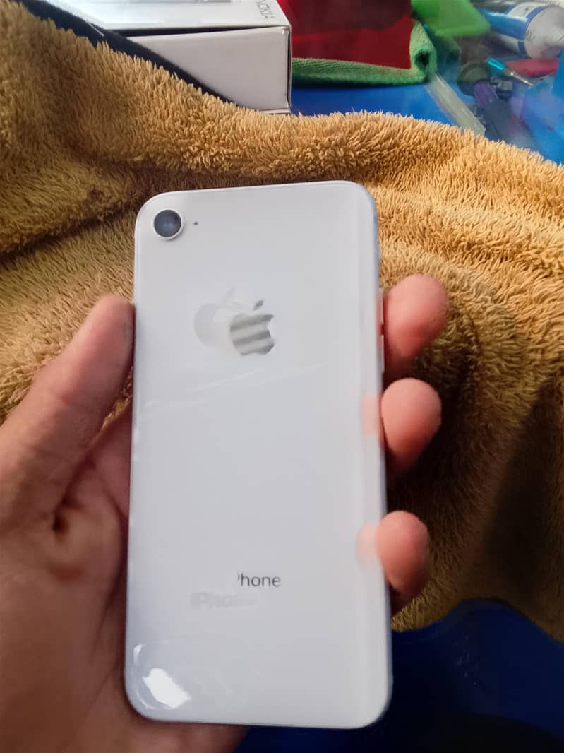 Apple iPhone 8 1