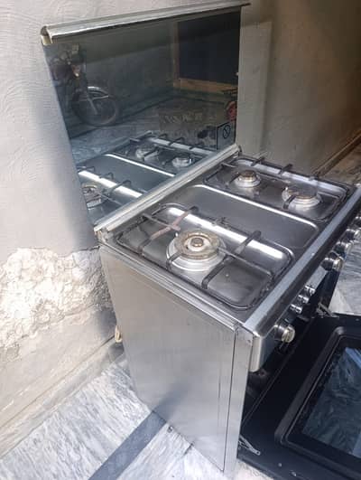 IZone Cooking Range - 3 Burners - Slightly Used - Like New Condition