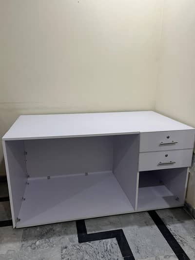 Office table and computer chair for sale