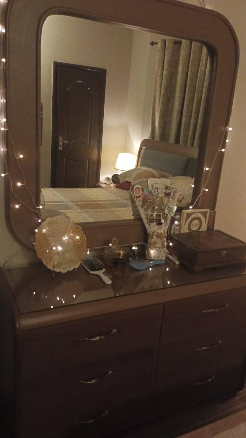 bed , 2 side table ,dressing table with mirror 1