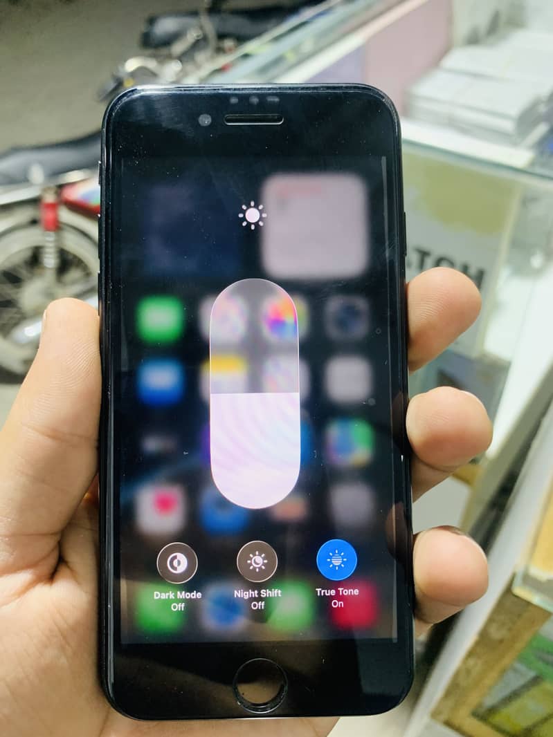Apple iPhone SE 2nd generation 1