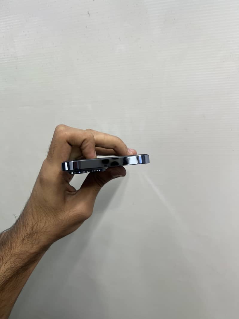 Apple iPhone 13 Pro Max 4
