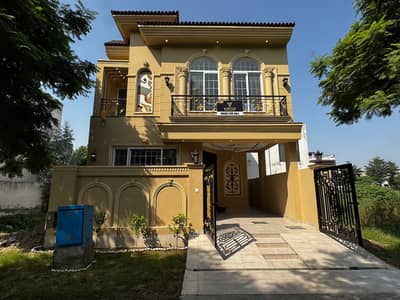 DESIRE HOMES OFFER 5 MARLA EYE-CATCHING HOUSE FOR SALE NEAR MOSQUE AND PARK