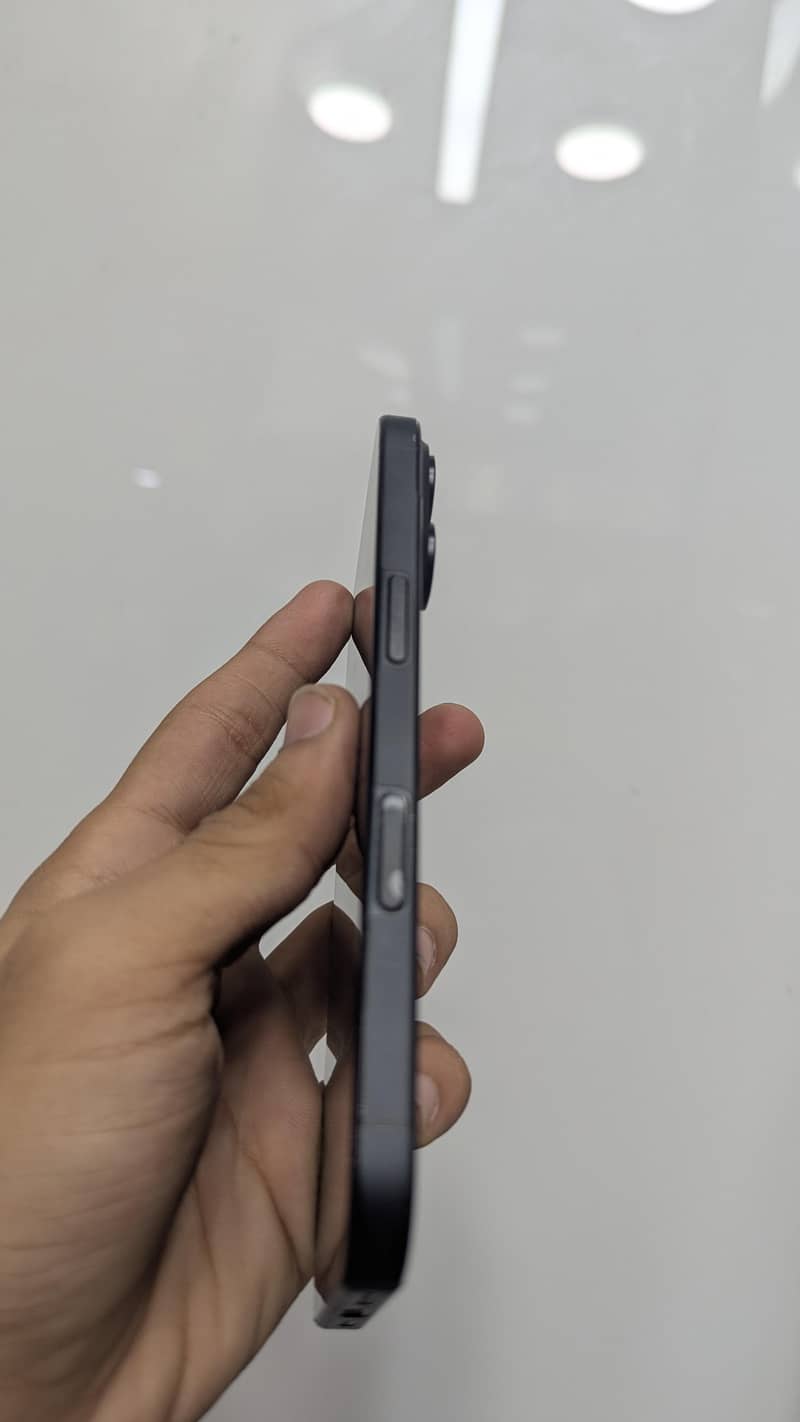 Apple iPhone 16 1