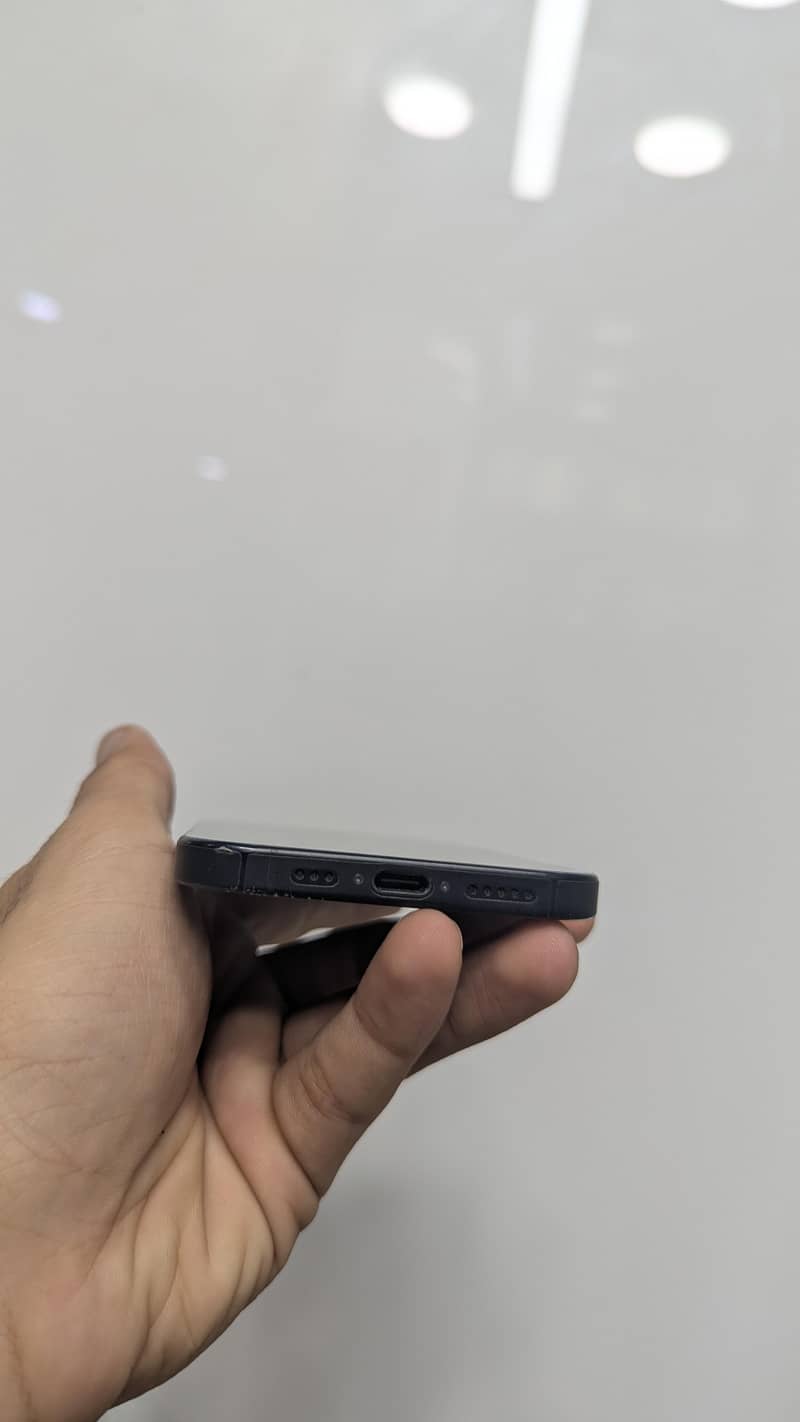 Apple iPhone 16 4