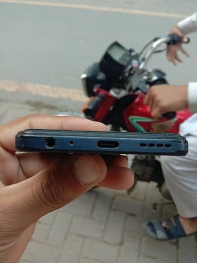 Vivo Y22 with charger No Box
