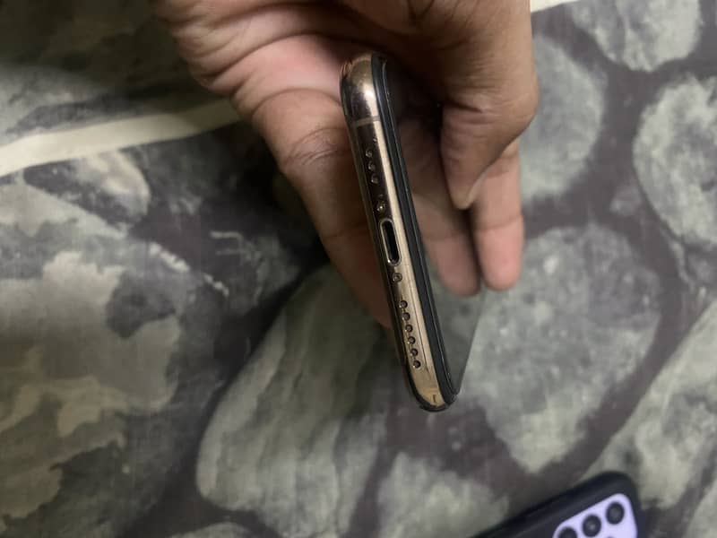 Apple iPhone XS 1