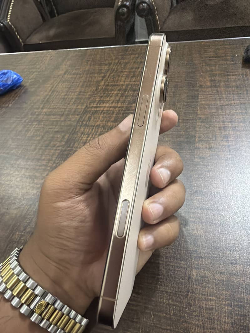 Apple iPhone 16 Pro Max 2