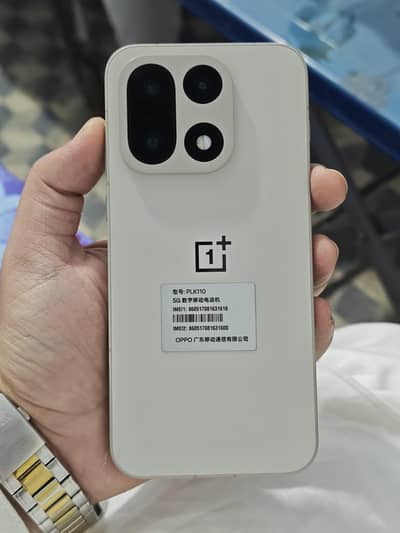 One Plus 15 (12-256)
