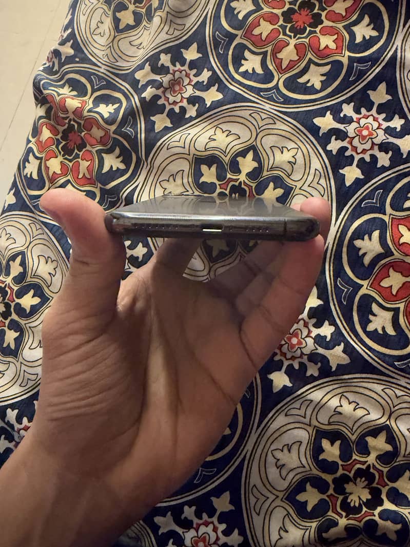 Apple iPhone 11 Pro Max 1