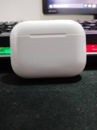 Apple AirPods Pro 3 – Excellent Condition | Box Available