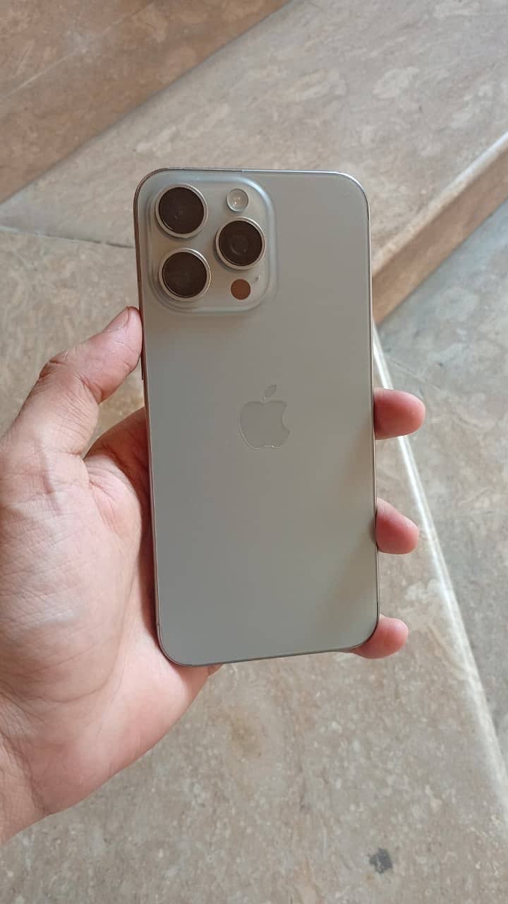 Apple iPhone 15 Pro Max 1