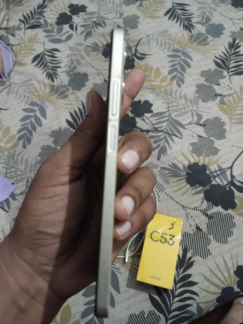 Realme C53 4