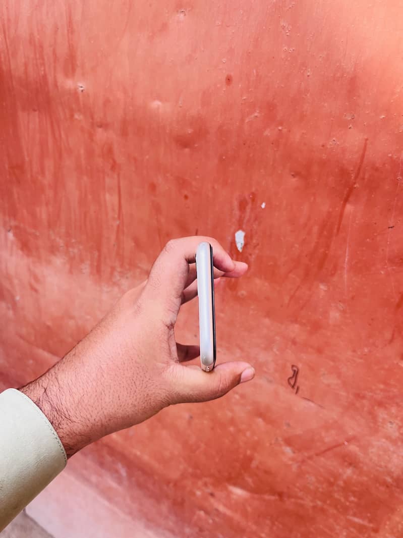 Apple iPhone 11 4