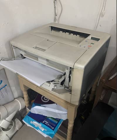 HP Laserjet 5200tn (Black & White)