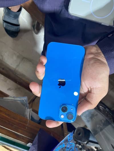 Apple iPhone 13