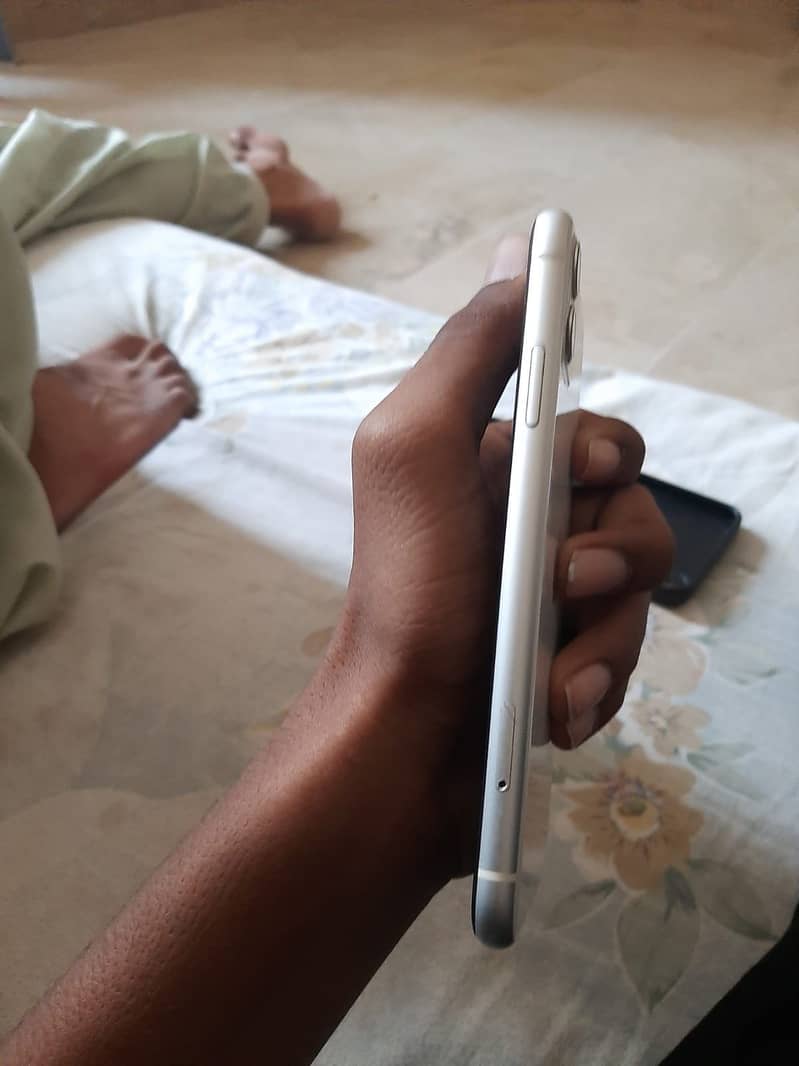 Apple iPhone 11 5