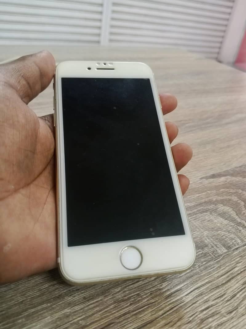 Apple iPhone 7 0