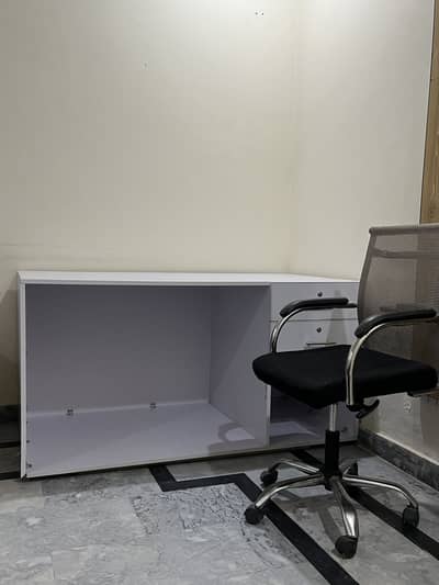 Office Reception Counter / Front Desk with Drawers & Storage – White