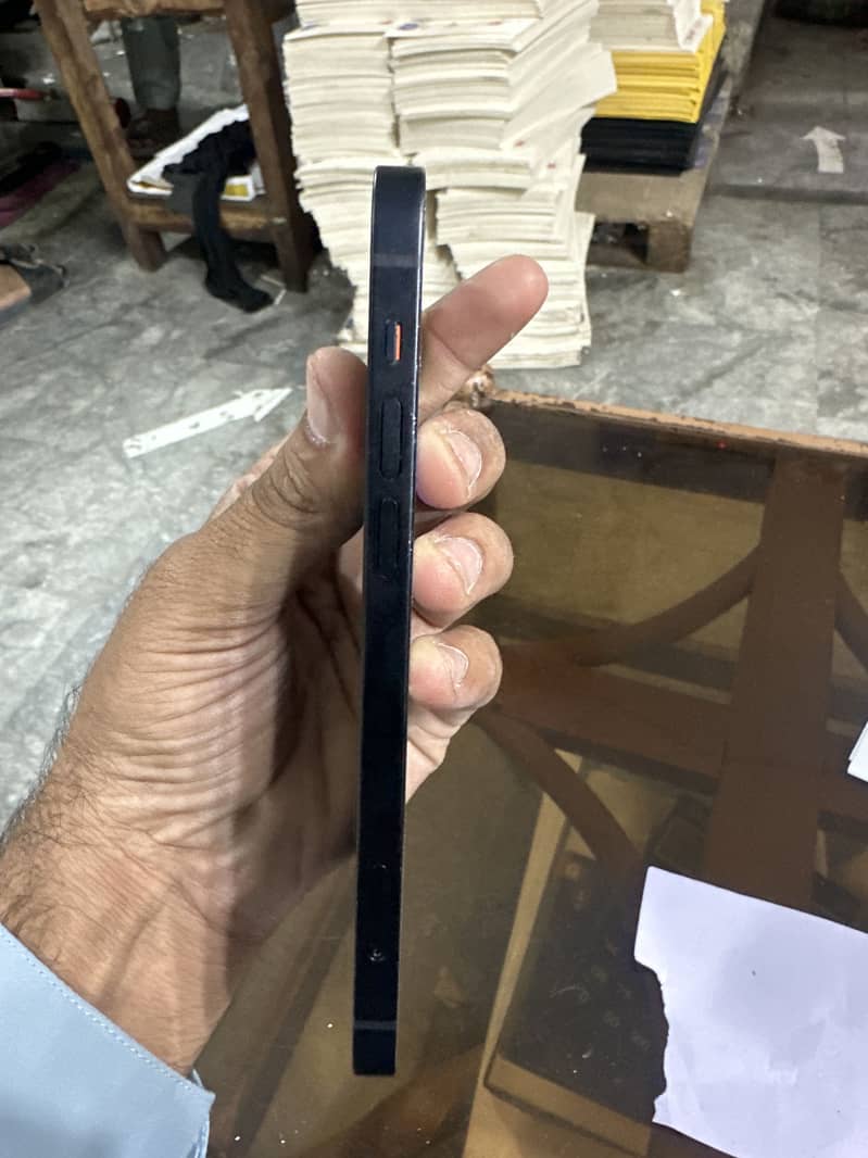 Apple iPhone 12 1