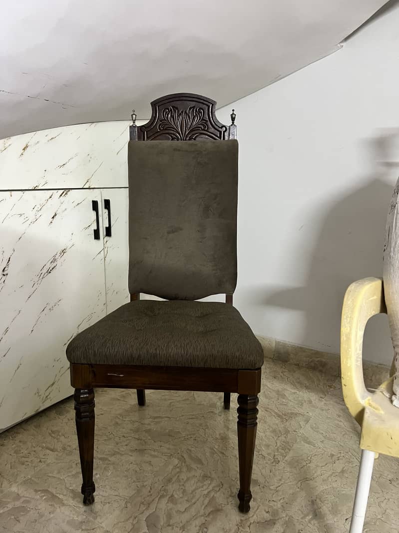 Dining table 0