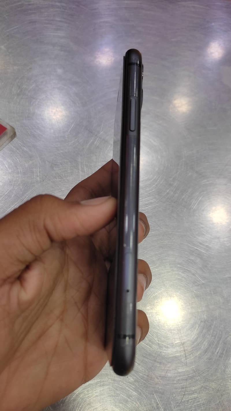 Apple iPhone 11 3