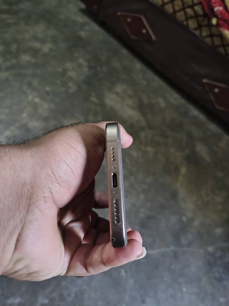 iphone 16 pro max 1