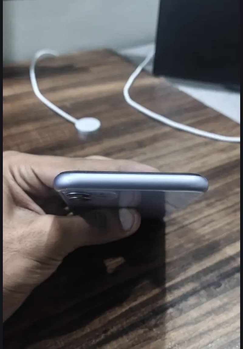 Apple iPhone 11 0