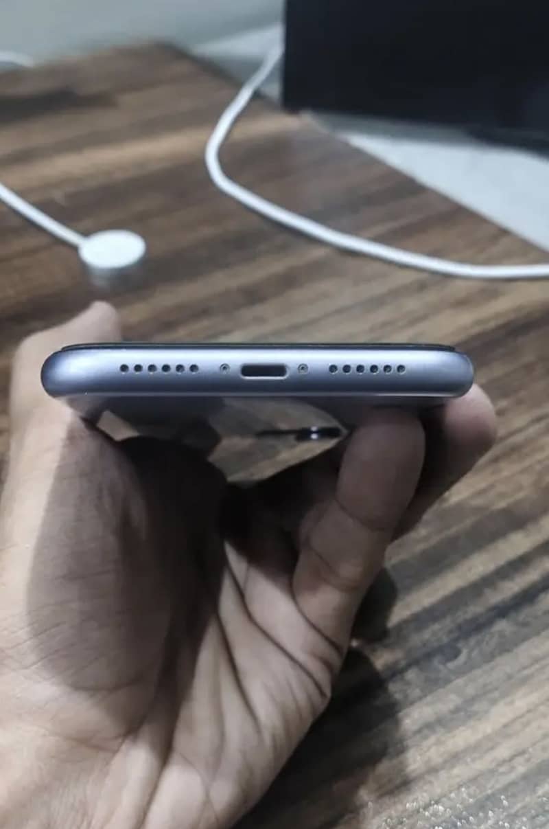 Apple iPhone 11 5