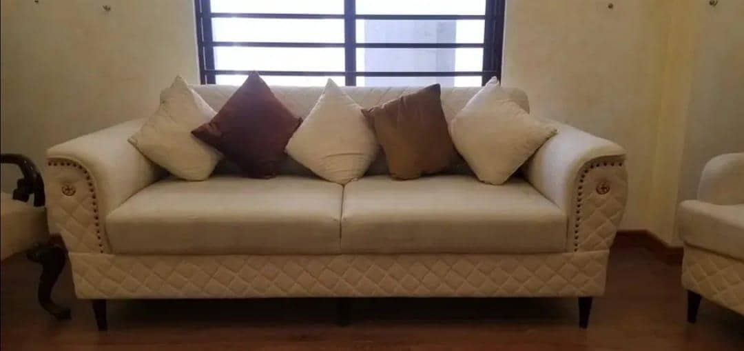 7 seaters sofa with center Table 0