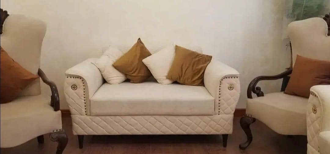 7 seaters sofa with center Table 1