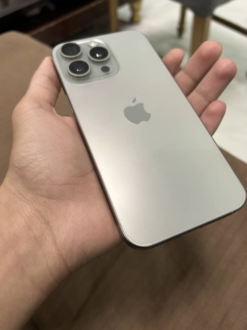 Apple iPhone 15 Pro Max 0