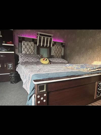 Bed with drssser +side tables