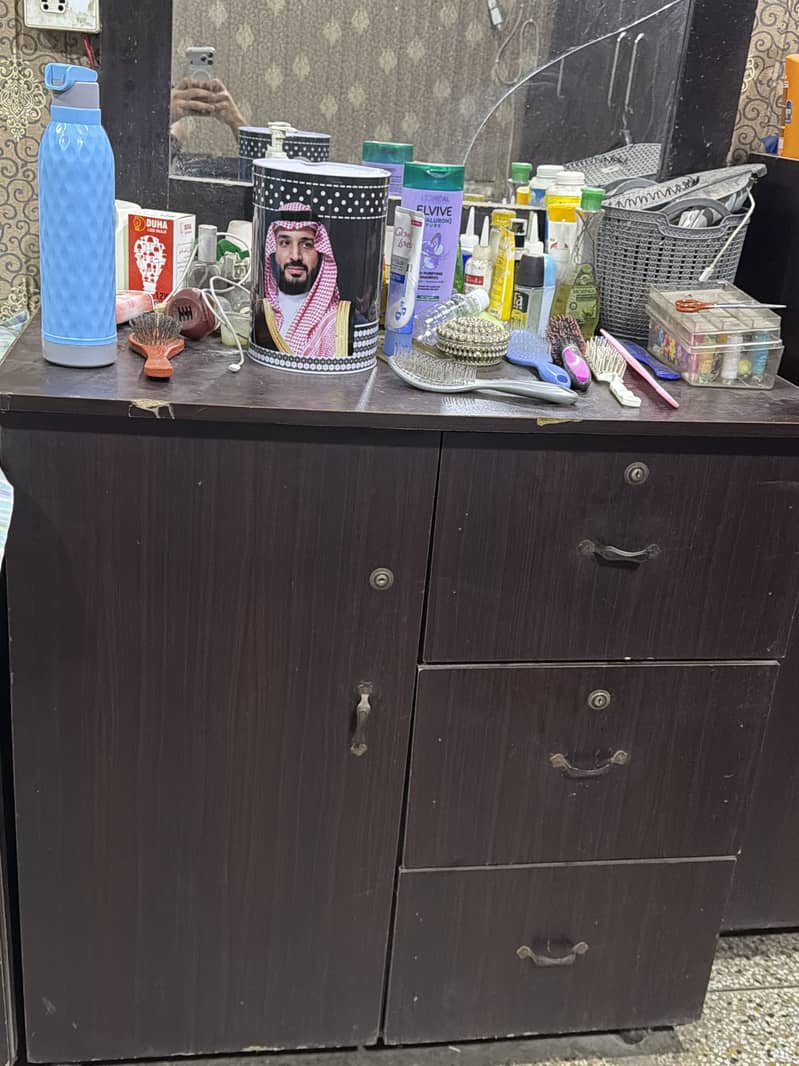 Dressing table with mirror 1