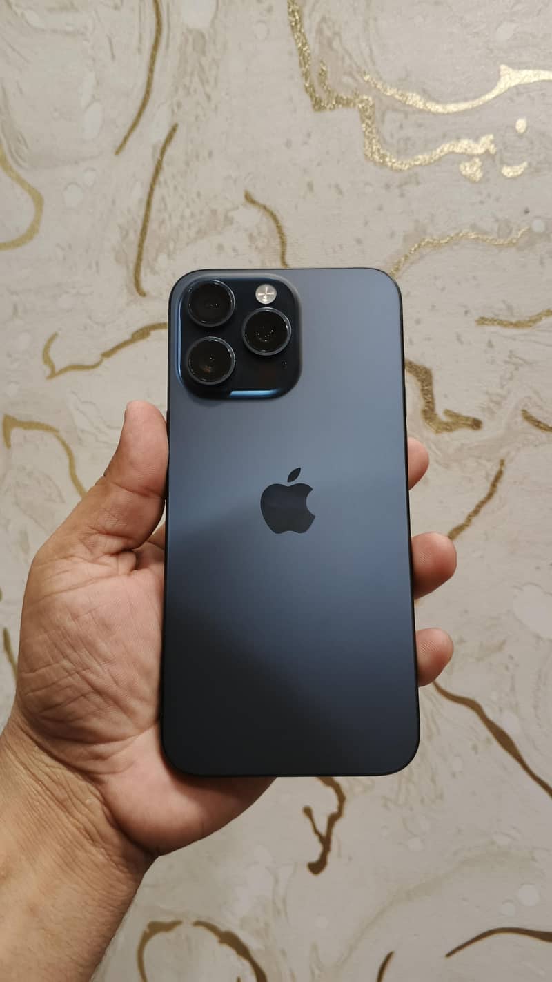 Apple iPhone 15 Pro Max 0