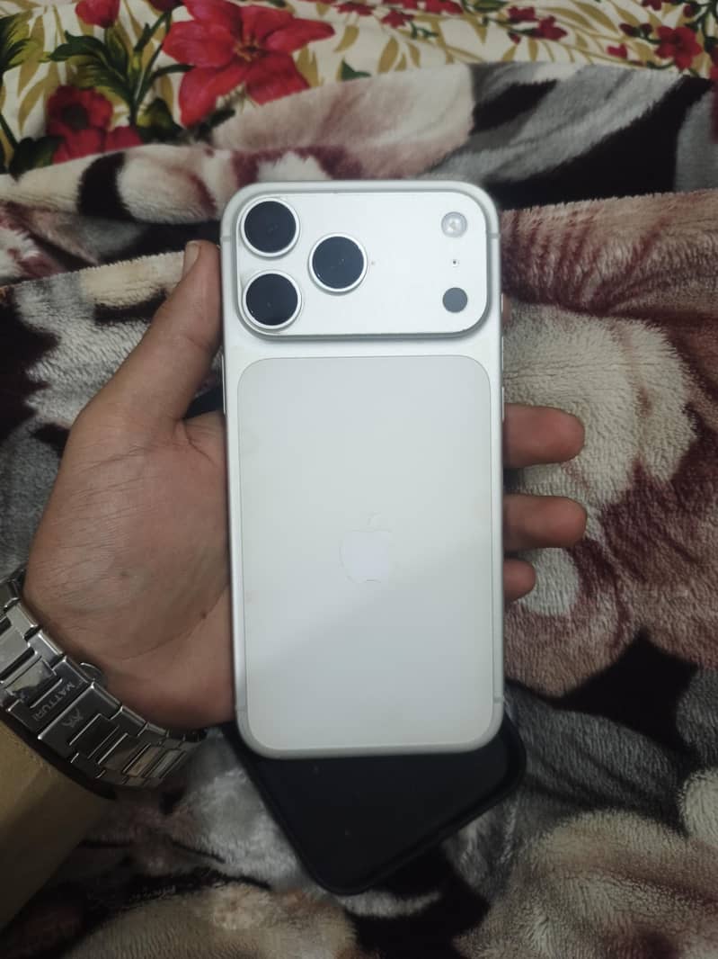 Apple iPhone 17 Pro Max 0