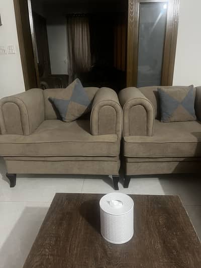 Almost new 5 seater sofa set with premium boucle fabric