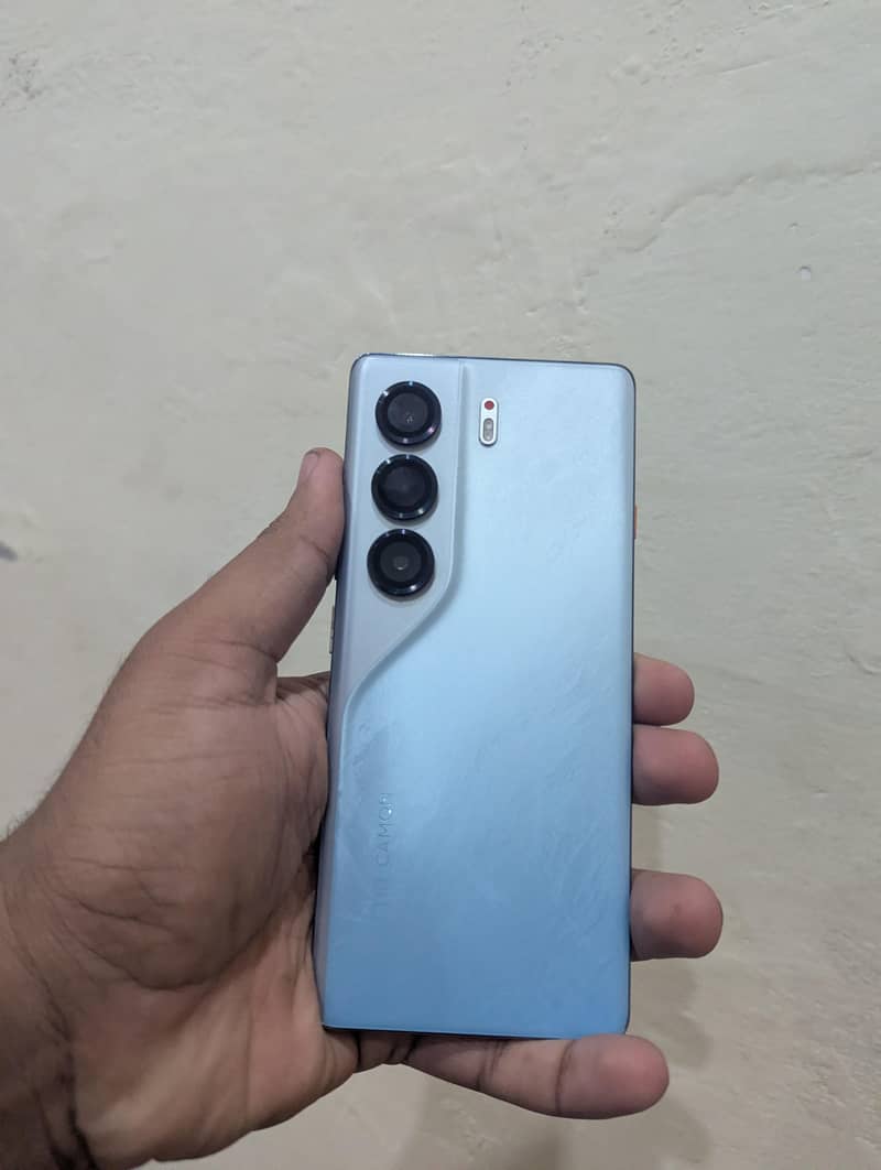 Tecno CAMON 40 Pro 1