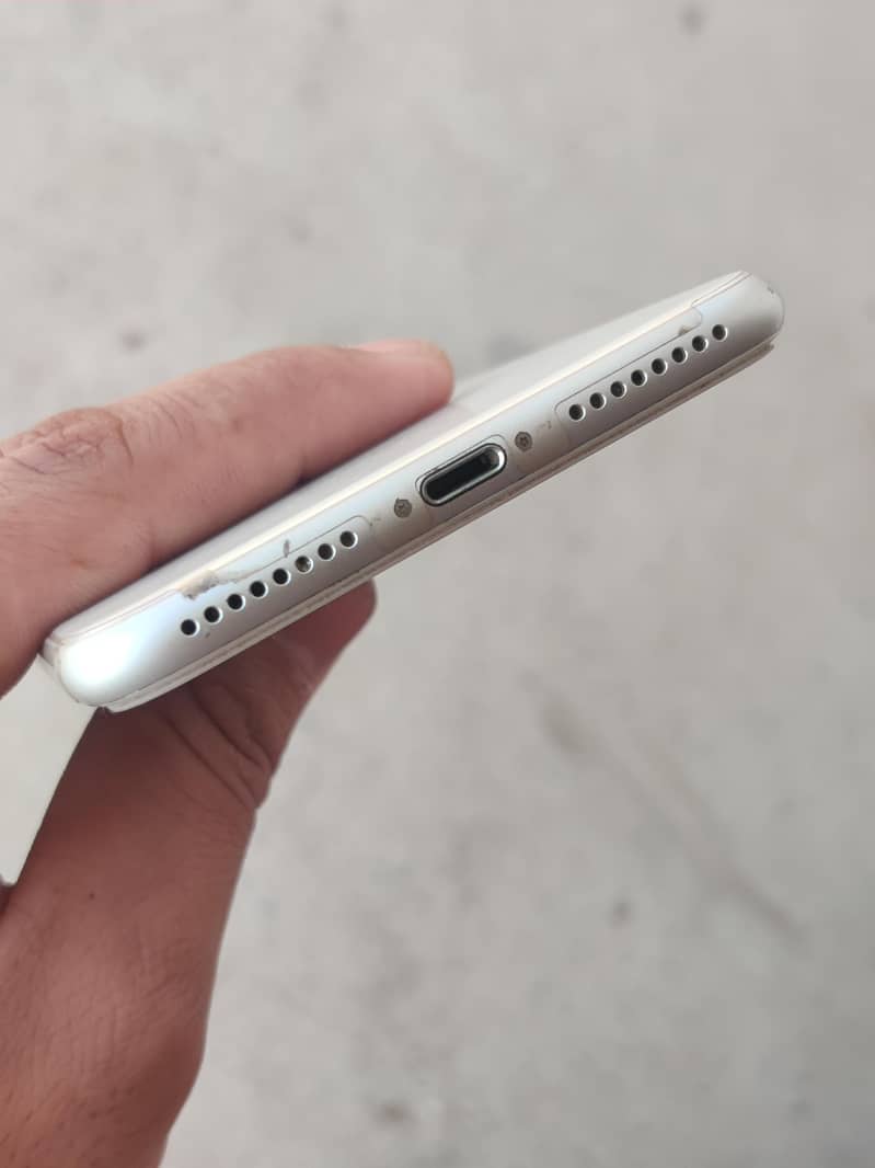 Apple iPhone 8 Plus 1