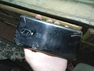 whatsapp   03718053928 . . . . . . . . . . One Plus 6T 10/6 minor crack side se