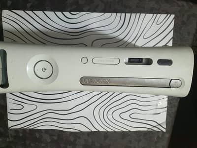 Xbox 360 with 2 controller and 90 games installed in very good conditi