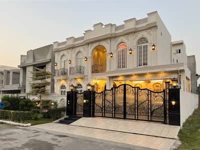 1 Kanal Slightly Used Next to Corner Spanish House For Sale Lake City Sector M-2