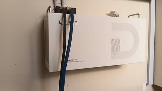 Dyness 25.6 volt 100 ah Lithium battery 6 month used 100% Backup Warr