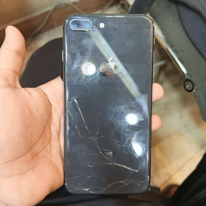 Apple iPhone 8 Plus 1
