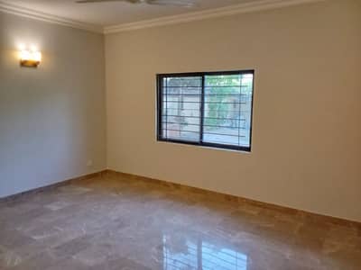 Clifton Block 4, 8 Bed, 1000 Yard Bungalow for Rent.