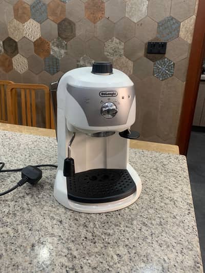 De'Longhi EC221. W Coffee machine